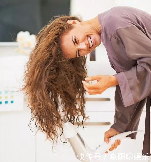 涂抹|烫头发每天早上怎么打理？学会湿发、干发和半干造型，简单又实用