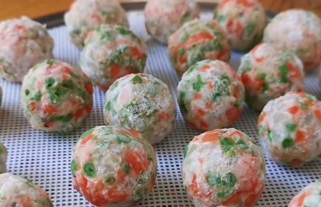 分享一款Q弹筋道的肉末素菜丸子，鲜香好吃又营养，美味的家常菜