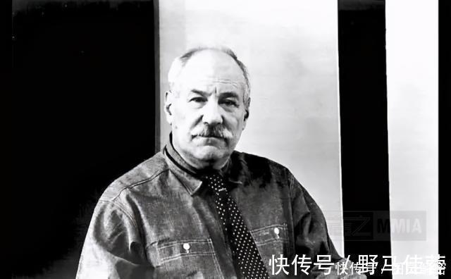 巴尼特·纽曼#他生前随手画的一根线卖7亿,众人不解,专家你画24年试试