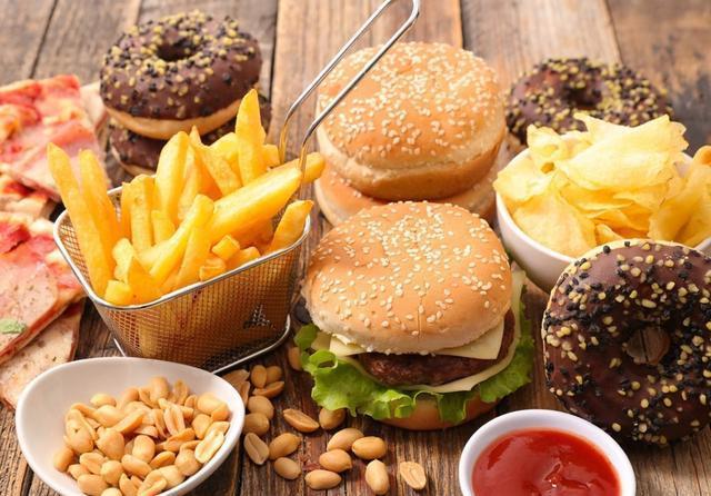 海鲜|哺乳期饮食讲究多,5类不适合哺乳期吃的食物,妈妈再馋,也别吃