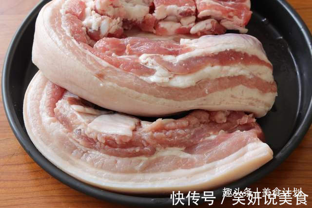 五花肉别红烧了，教你懒人吃法，一碗酱汁就搞定，鲜香入味