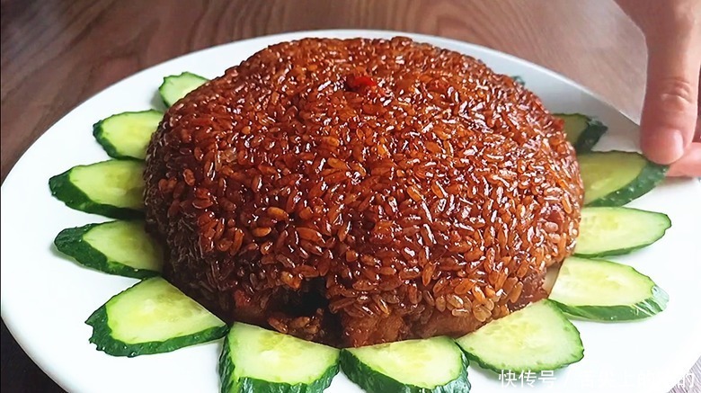 五花肉不要红烧啦，淋2个鸡蛋，你想不到的做法，每次上桌不够吃