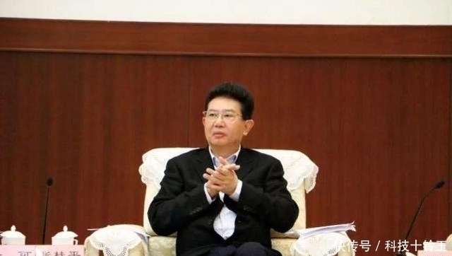 公司|父亲用11亿买下2664亩土地,一平米才5百块,他盖成房子可卖6百亿