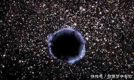 科学家发现：2亿个太阳比还重的巨物，在距离地球26亿光年！