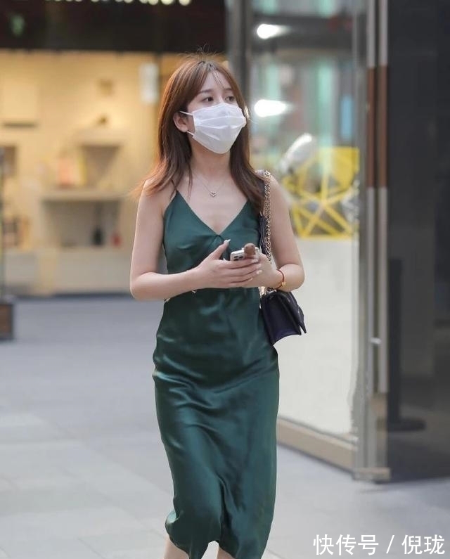 减龄 好看洋气的包臀裙穿着增添简约的美感,轻盈舒适又雅致,时尚减龄