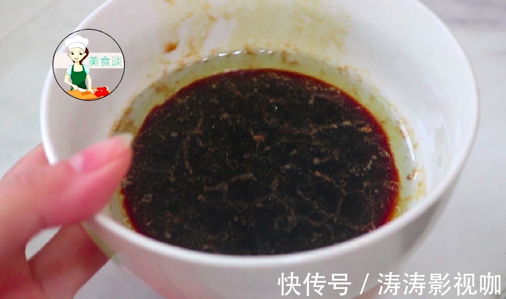 清蒸鲈鱼时,放盐和料酒都不对,牢记蒸鱼三技巧,鱼鲜嫩不腥不柴