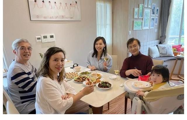 你是誰|通過「蹭飯」欄目，我們想去探索什么？