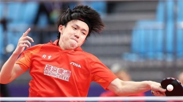 发球|国乒00后天才复仇失败爆冷,2-3不敌网红主播侯英超,马龙抗重压