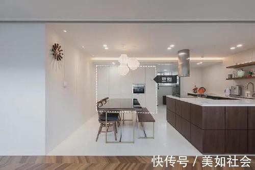 卫生间|顶楼247㎡，没想到是买2赠1，两个人住，装完楼下邻居眼红了