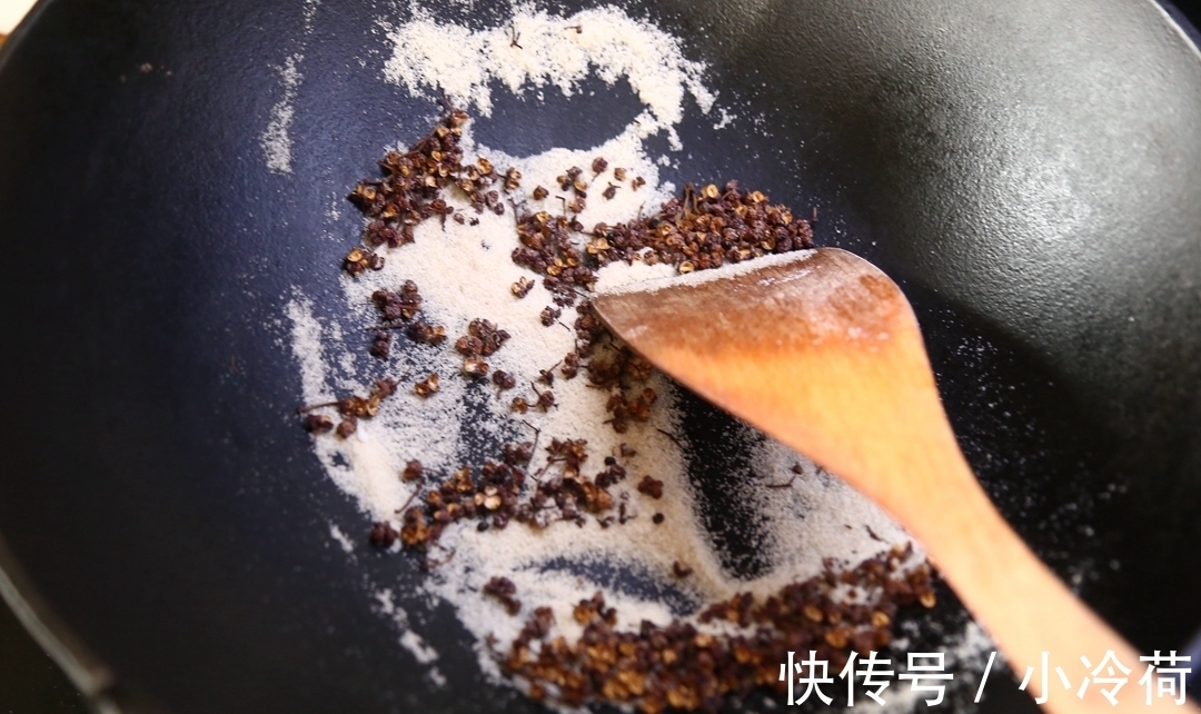 红烧酱油|跟30年老大厨学来的秘制鸡做法:外焦里嫩,筷子一扒就脱骨!
