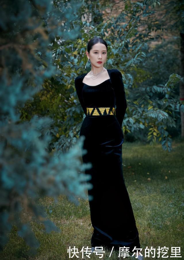 海清晒午餐，只有一小碗蔬菜还要分两顿吃，发文哭诉太难熬