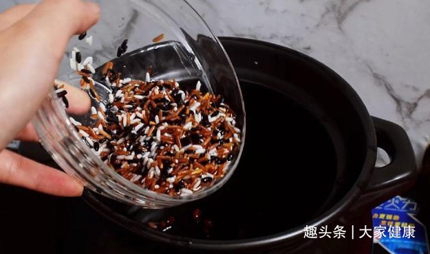 化妆品|一个气血双补的食疗方!每周3次,脸色红润气色足,人过50一枝花