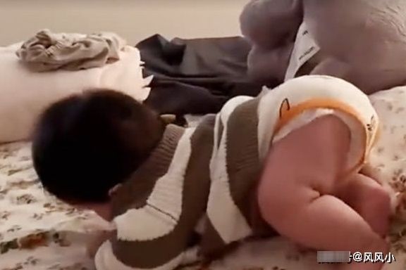 情景|六个月的宝宝,在床上变成了如此情景,网友:想生孩子了