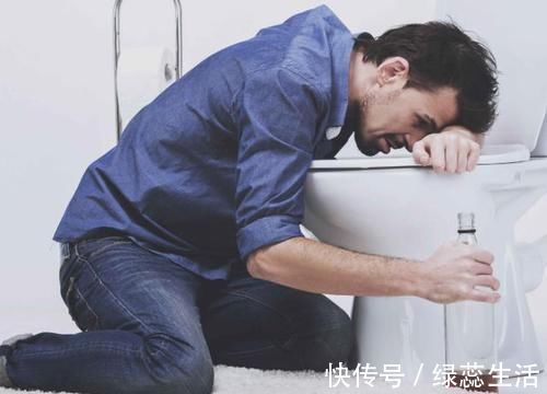 消化道出血|劝告：长期喝酒，若身体出现这4个信号，最好别再喝了