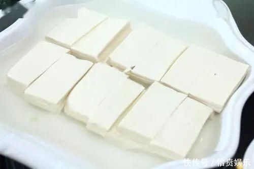豆腐就得这样做成本不到十块,比肉吃着还香