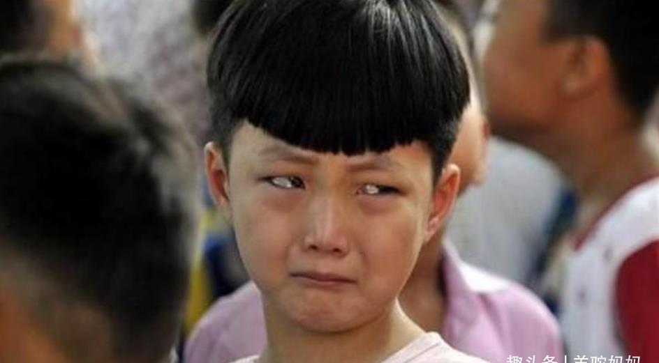 名字|小学生因姓名走红,连名带姓加起来共“2笔”,老师:幸亏有弯