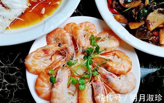 儿子|儿子领女友回家过年,看看妈妈做的年夜饭,网友这是想当婆婆了