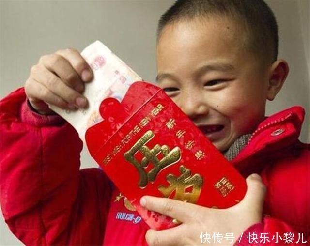 姥姥|“孙子外孙一样疼”,姥姥给两个孩子发红包,宝妈打开后很心寒