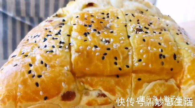 面粉里加2个橘子,不用揉面,不烤也不烙,筷子一搅,营养又解馋