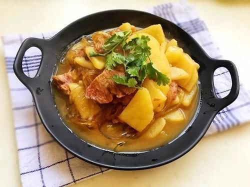  做法|精选美食：水煮鸡，肉炒木耳，凉拌花生菠菜，土豆牛肉炖粉条的做法