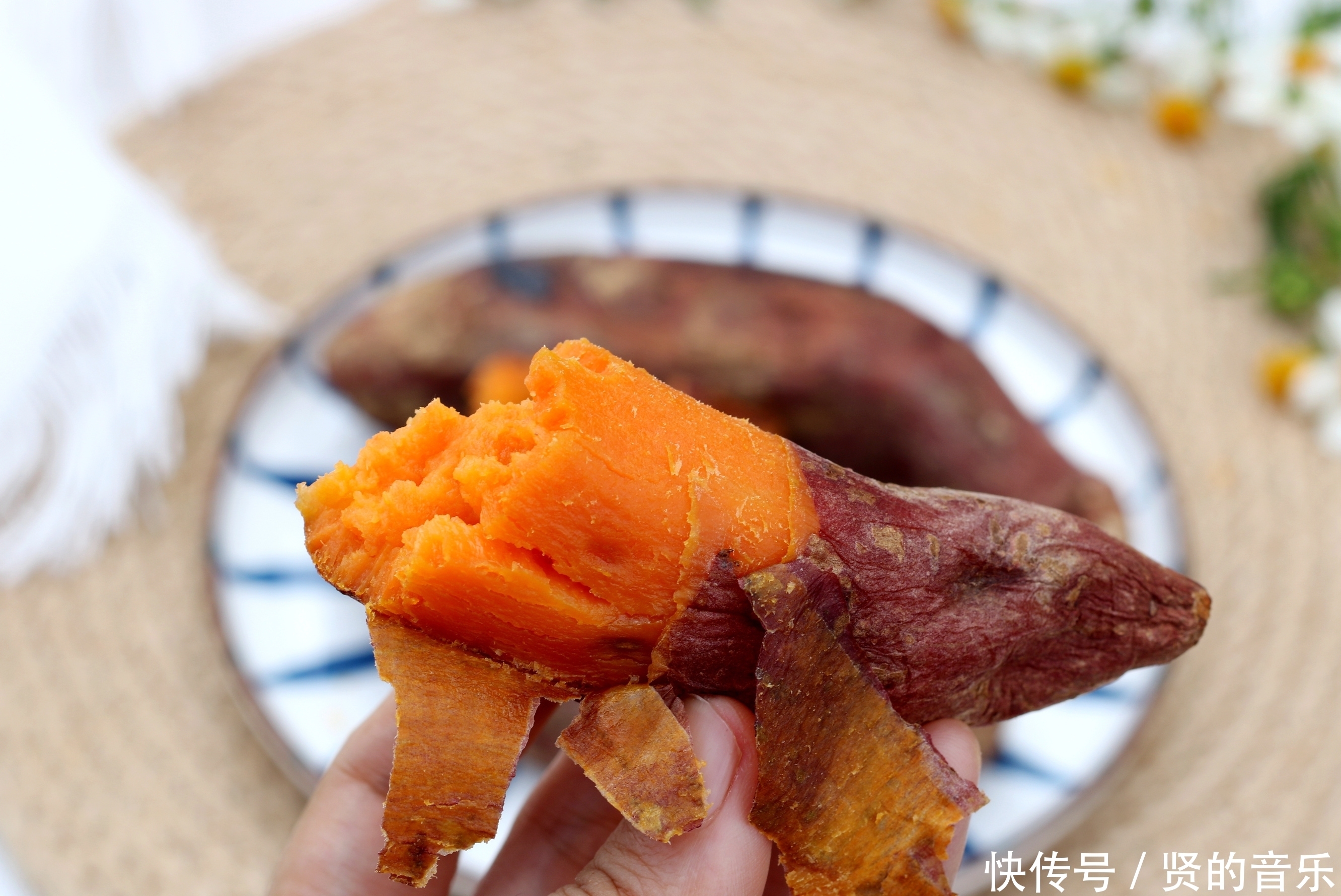 蛋糕程序|想吃烤红薯不用买,用电饭锅就能做,不放一滴水,软糯香甜超好吃