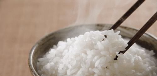 隔夜饭|隔夜米饭,到底能不能吃?营养师:很多人不知道,看完转发家里人