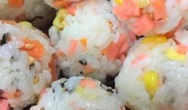  同是做米饭日本做成寿司，韩国做成饭团，而中国就厉害了