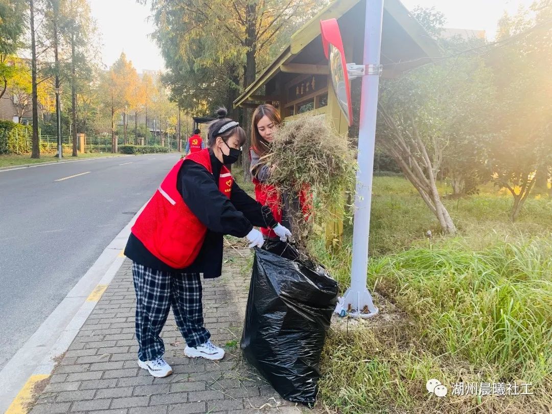 典范|“助力文明典范城市创建，红马甲们在行动”志愿者活动