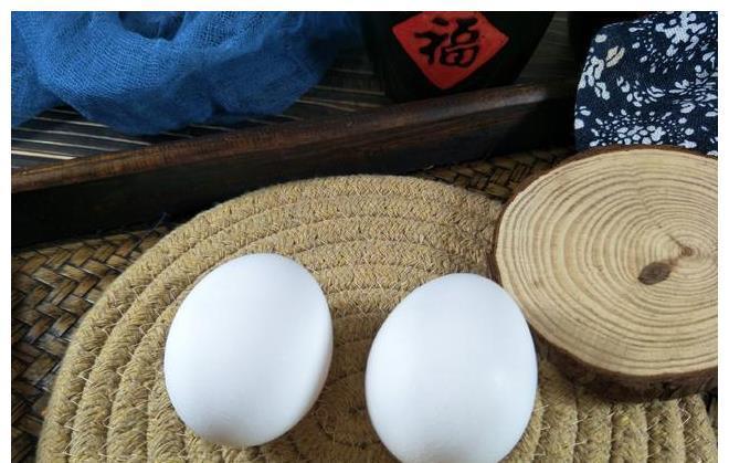养鸡|买鸡蛋，是选红壳的还是白壳的？养鸡户告诉你，别再买错了
