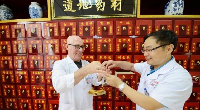  腰痛|腰椎间盘突出 腰痛用这些中药效果很好