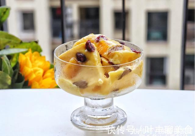 酸奶直接喝太可惜了，简单做成冰淇淋，低脂低糖，减肥人士放心吃