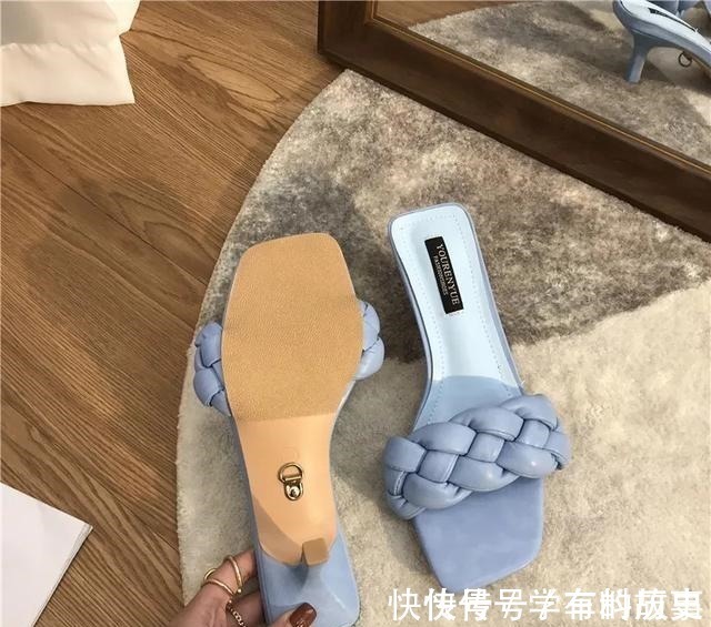 脚型 是时候穿凉鞋了!今年流行这几款,清凉显脚小!