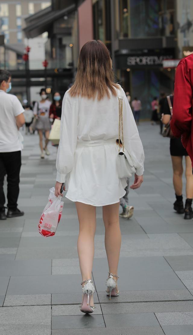 身材|舒适自在的连衣裙穿搭显得有品位，优雅舒适全都有，青春减龄