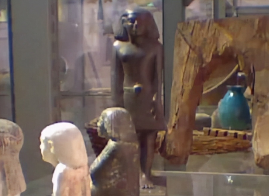 雕像!这座博物馆有个纳布西努雕像,它为何会在白天自转,专家给出解释