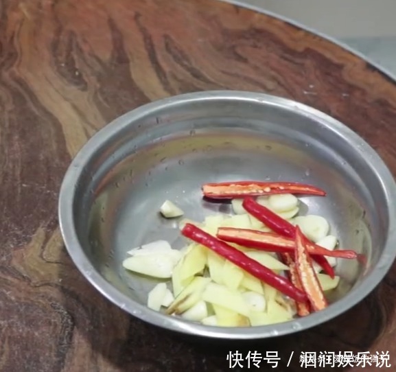  简单|菜花怎么做才好吃今天大厨教你菜花新做法，制作简单好吃美味