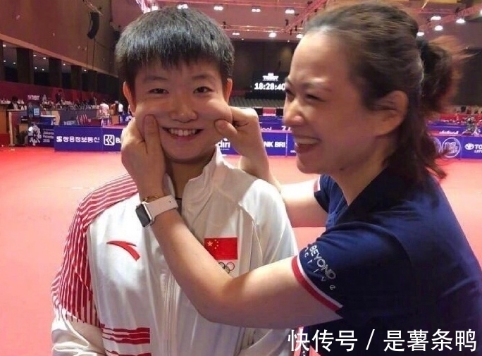 国乒|国乒不成文的规定，想捏孙颖莎脸是有条件的，孙颖莎：符合才让捏