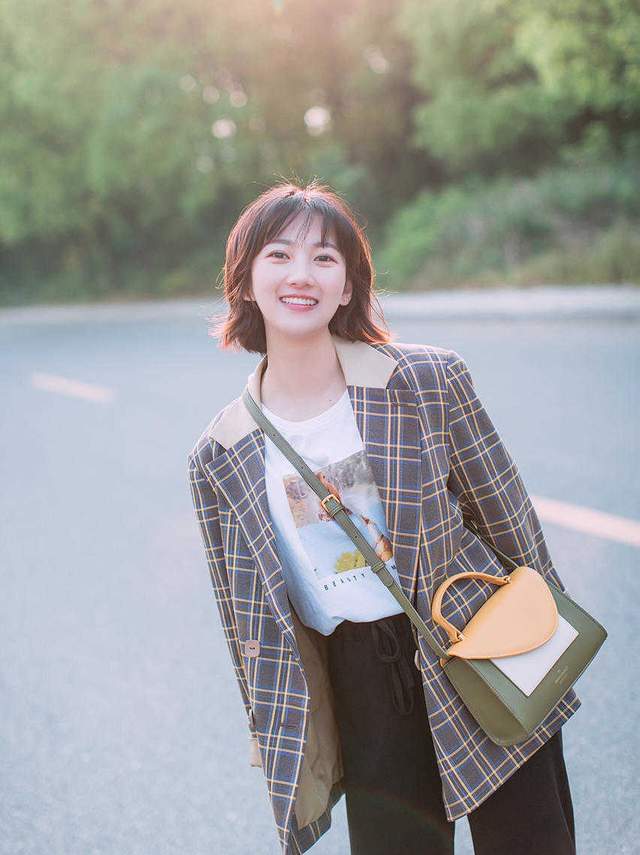 针织衫|梨形身材和微胖女孩最关心的搭配来了,针织衫配半身裙,显瘦显高