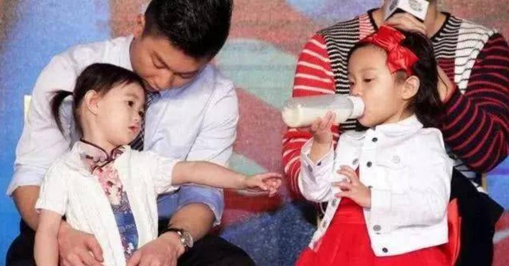 三餐|宝宝1岁后,“以饭为主”还是“以奶为主”三餐该怎么安排