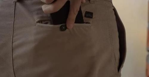 新的一年，请各位男律师穿好你的裤子