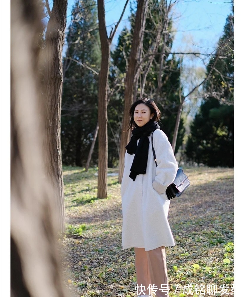 穿搭|40岁左右的女人,冬装除了羽绒服,这四种搭配时尚减龄更有气质