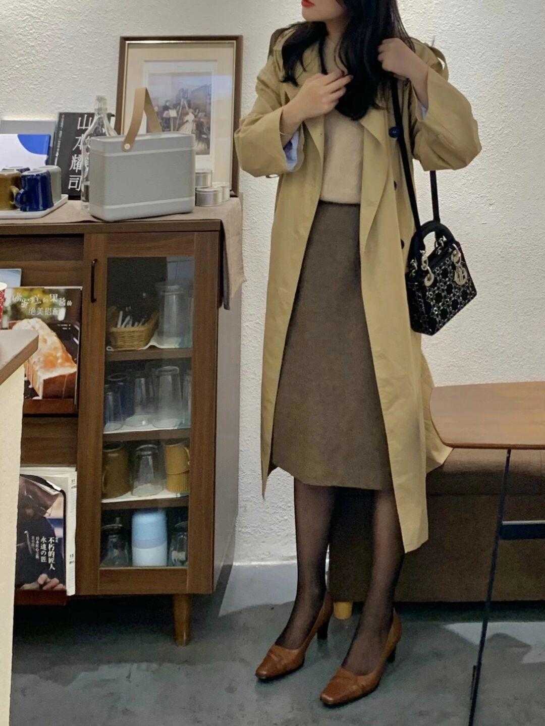 上身|还在为选下装而发愁吗?别愁了!用裙装配黑丝,上身效果美翻了