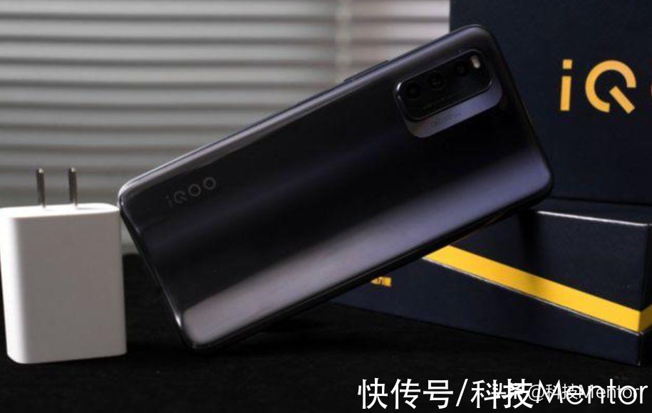 屏幕|Redmi K40与iQOO Neo5 活力版双双降价，该如何选择？