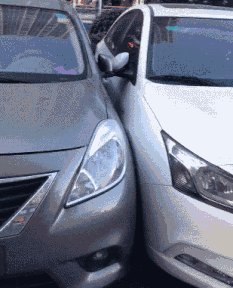 |搞笑GIF:这哥们是喝多少酒呀,一直在那抽火机