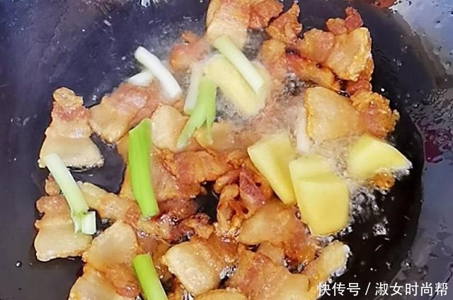 它是“天然解毒草”，三天两头吃1次，清理肠道，便秘去无踪！
