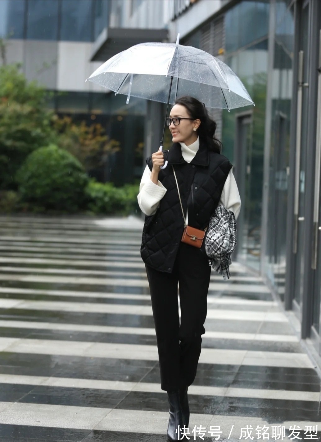 女人 女人不管四十还是五十,建议多穿“九分裤+短靴”,显腿长又显高