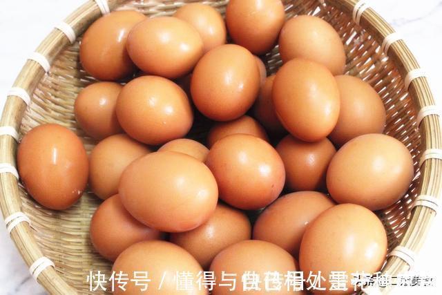 同样是鸡蛋,选大的还是小的?老农教您一招,以后别买错了