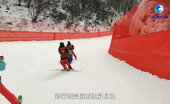 生死时速|面对陡坡、冰状雪，如何施救？揭秘冬奥高山滑雪医生的“生死时速”