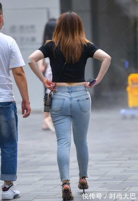 牛仔裤 穿着卡其色,时尚而老成,充满高级感