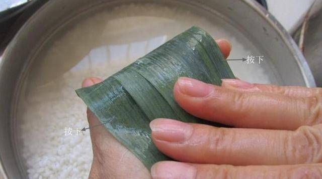 蜜枣|包粽子,从不用水煮粽叶,1个小技巧粽子软糯清香更入味