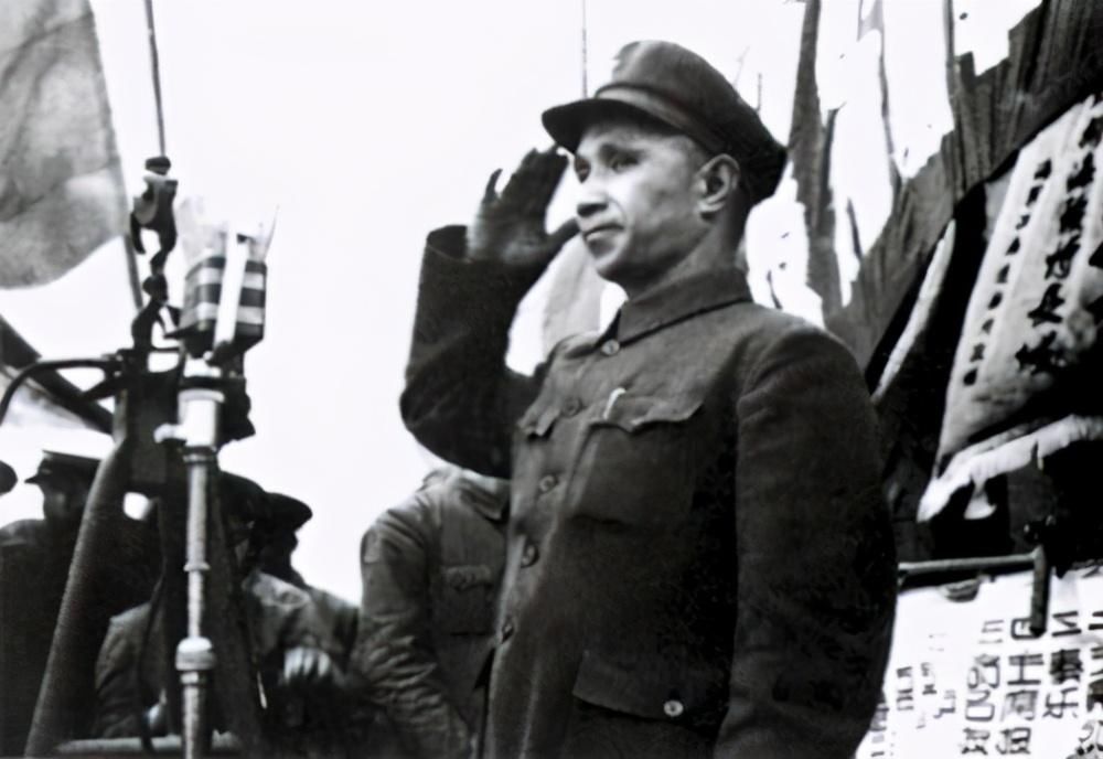 不弃|钢铁直男粟裕和白富美楚青，苦追三年结婚，相守43年不离不弃